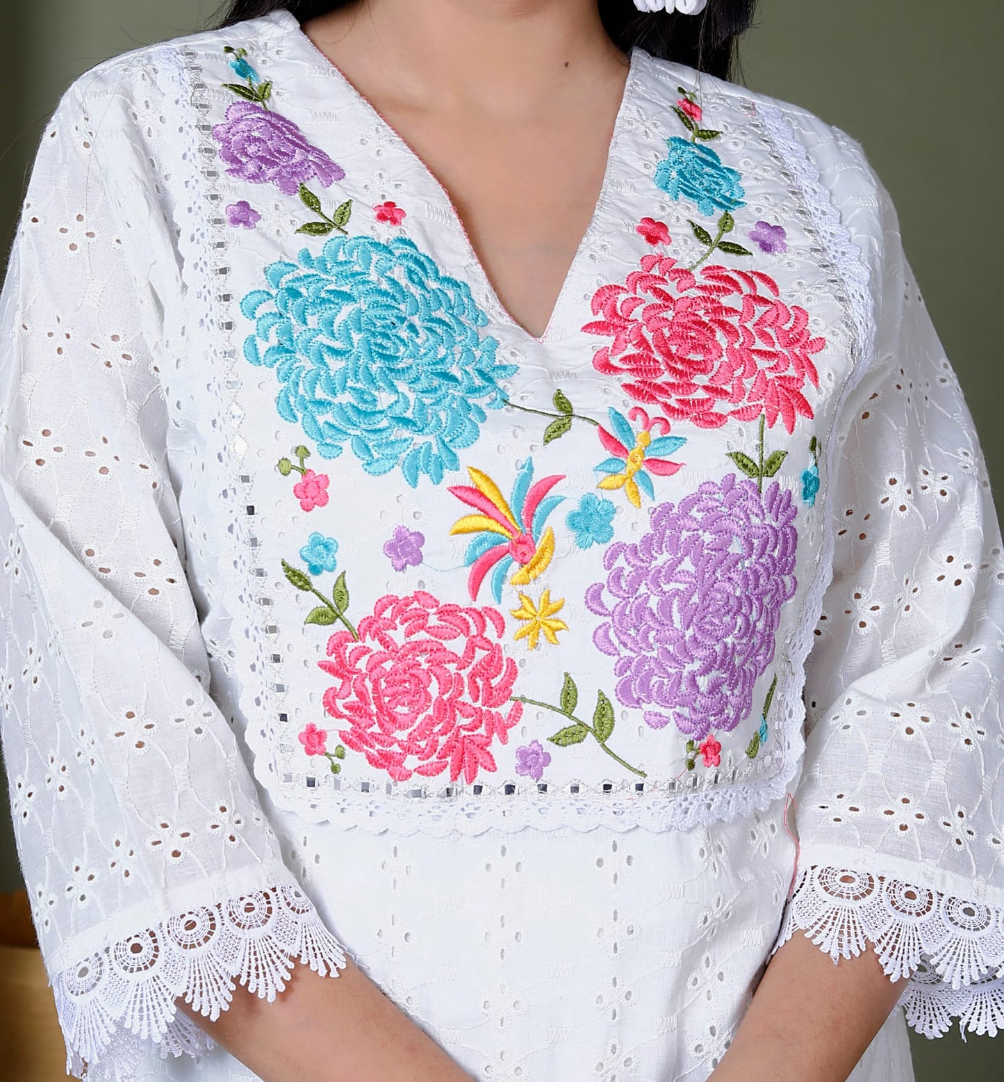 COTTON SIFLI WORK WHITE KURTI WITH FULL EMBROIDERY WITH MULMUL HAND BRUSH PAINT DUPAPATTA