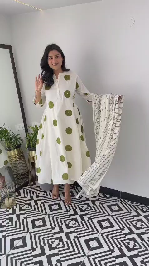 PRINTED KURTI WITH HAND EMBRIODARY ON KURTI WITH MULMUL DUPPATTA